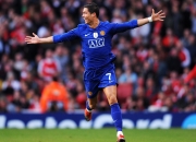 熊猫体育赛事-绿茵场上的双重史诗，西班牙鏖战秘鲁，阿拉巴于德甲之巅接管比赛