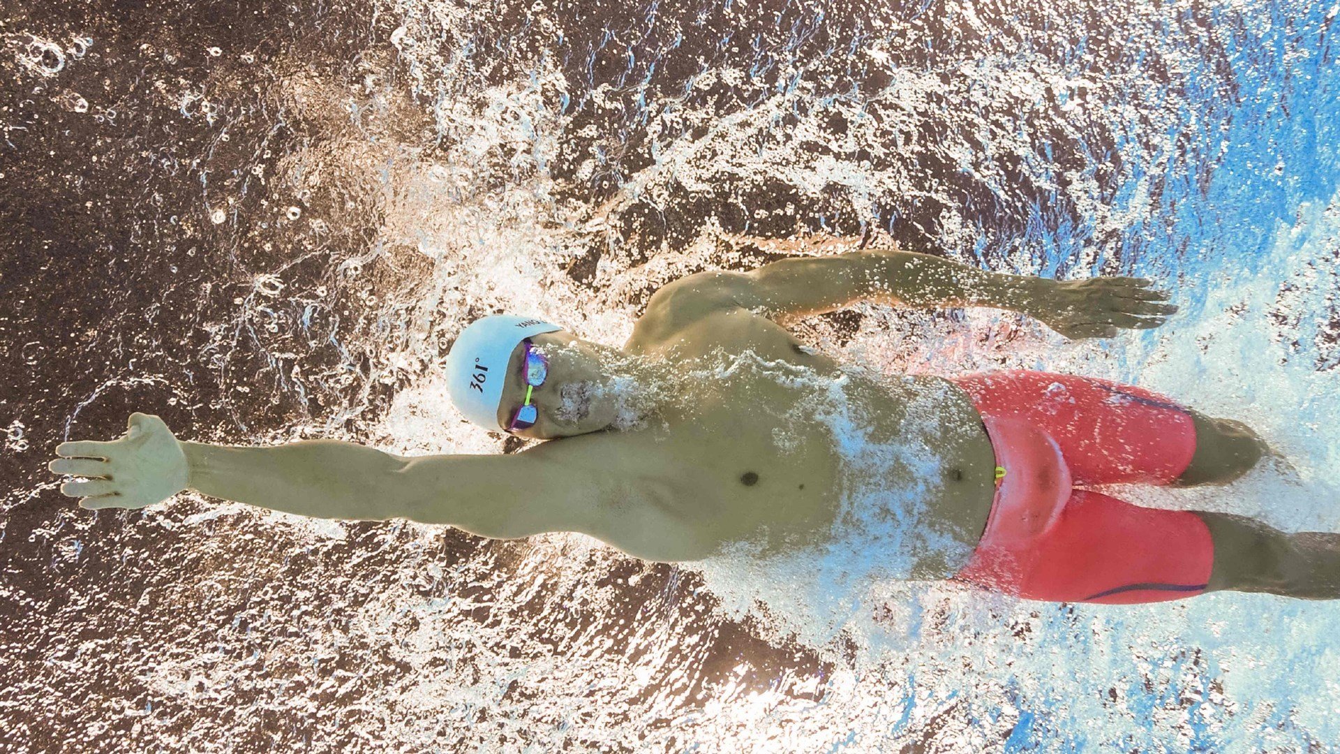 绿茵场上的历史交汇，洪都拉斯狂胜伊朗，贝林厄姆完成里程碑的双重启示